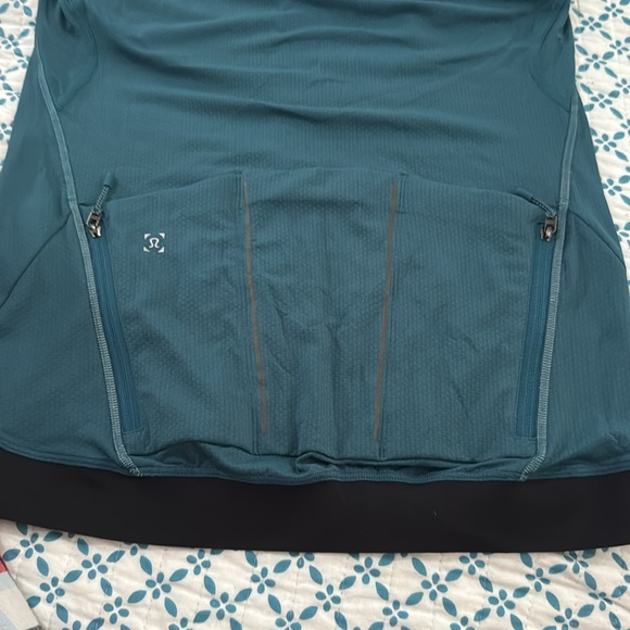 NEW Lululemonn cycling jersey never used - Picture 4 of 7
